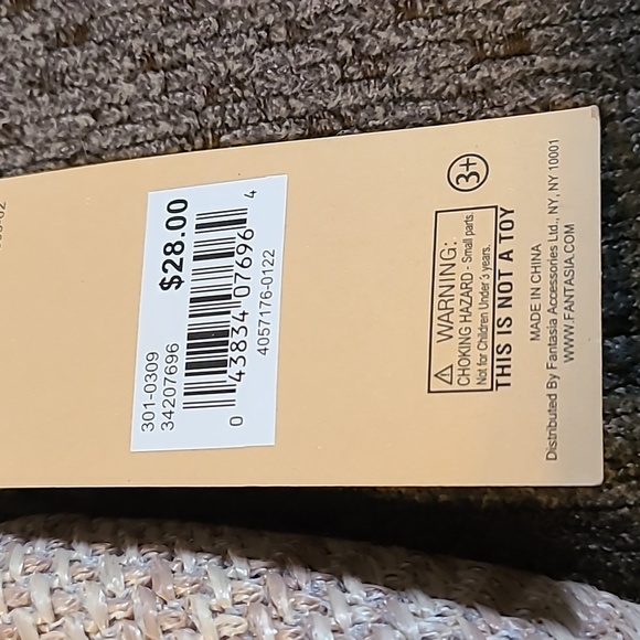 SMALL CUTE STRAW HAND BAG WITH COLORFUL POM POM - Picture 4 of 12